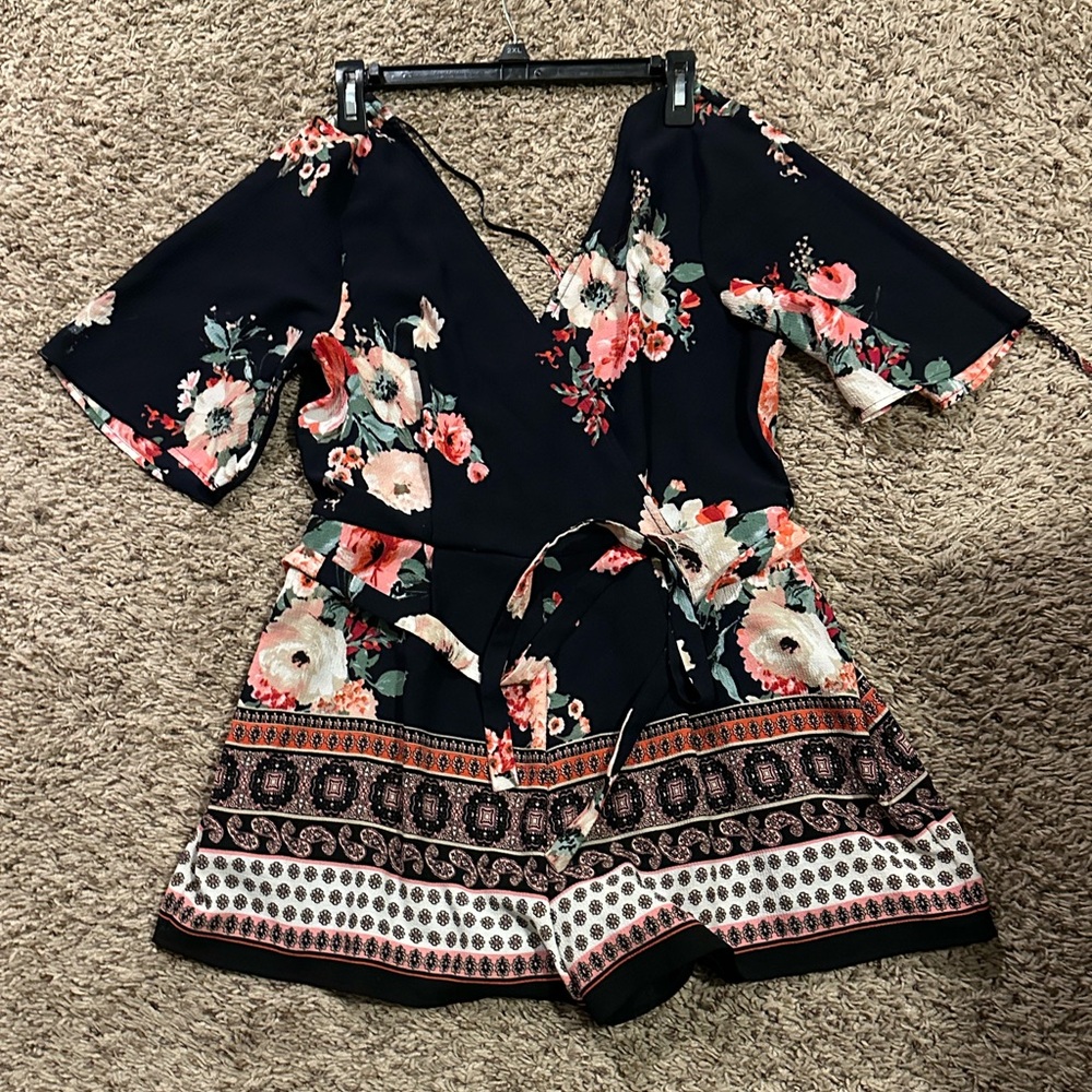 Large romper v neck